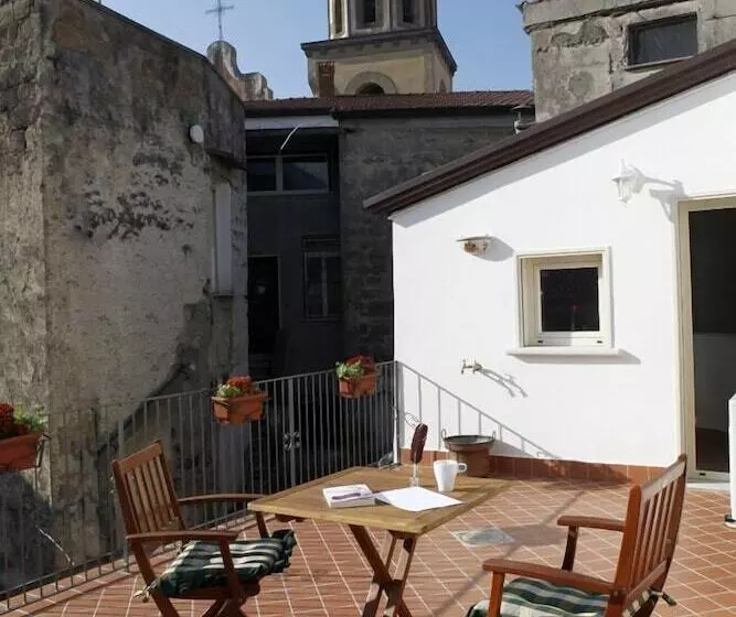 تختخواب و صبحانه La Terrazza Del Poeta