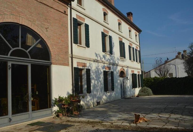 فندق ريفى Agriturismo Loghino Sabbioni