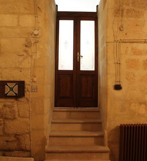 تختخواب و صبحانه Malta & Tufo