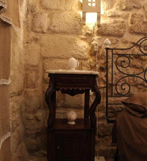 تختخواب و صبحانه Malta & Tufo