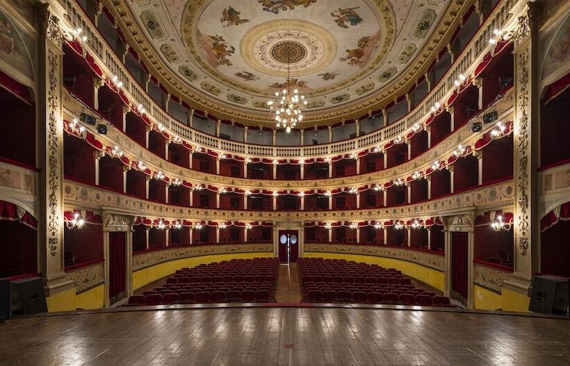 B&b Il Melograno Antico Con Terrazza E Giardino