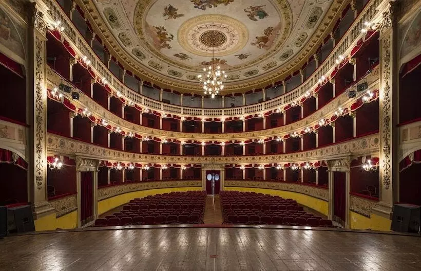 B&b Il Melograno Antico Con Terrazza E Giardino