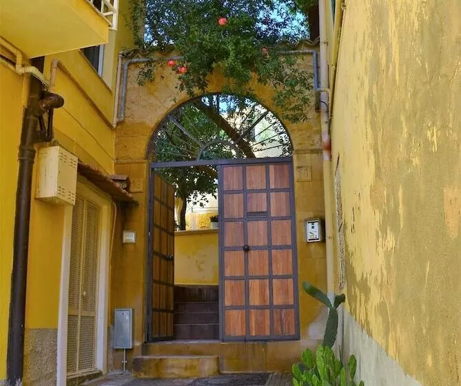 B&b Il Melograno Antico Con Terrazza E Giardino