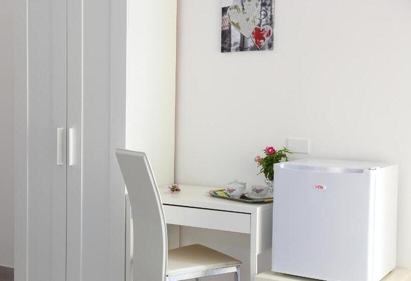 B&b Il Melograno Antico Con Terrazza E Giardino