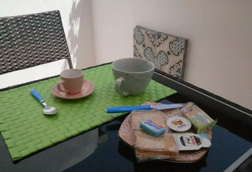 ベッドアンドブレックファースト A Vanedda