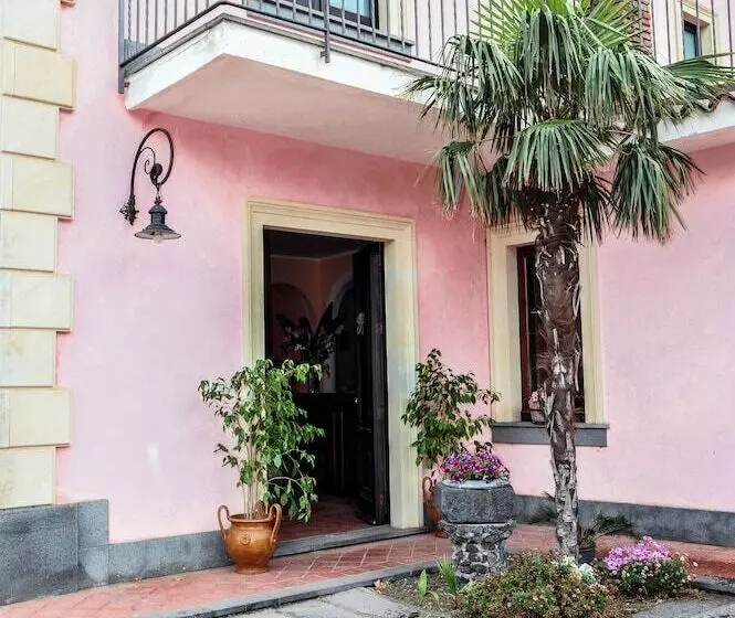 Majatalo La Casa Rosa