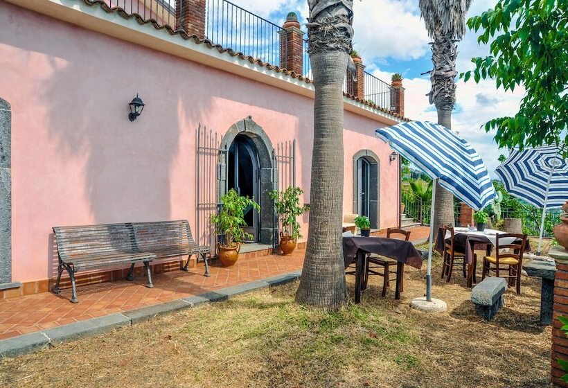 پانسیون La Casa Rosa