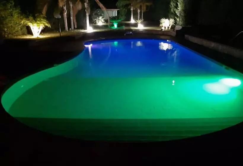پانسیون Villa Emy