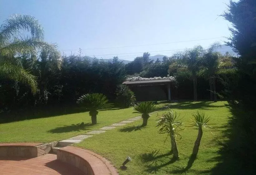 پانسیون Villa Emy