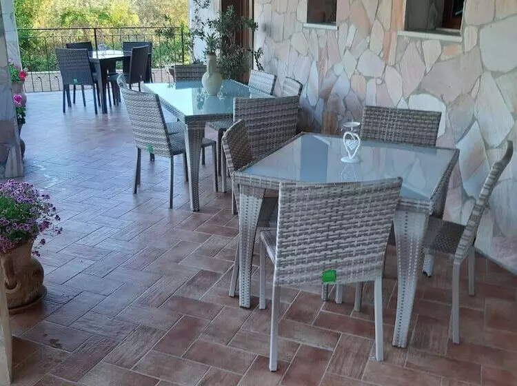 پانسیون Villa Emy