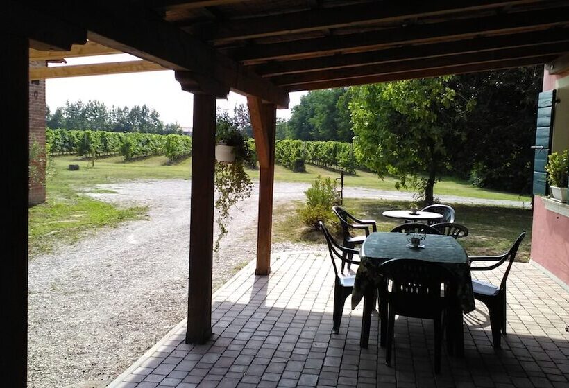 تختخواب و صبحانه Barone Rosso