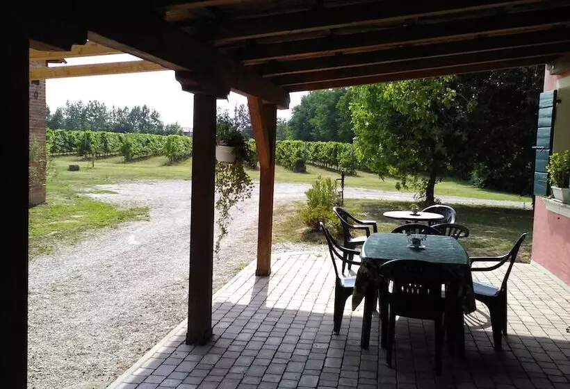 تختخواب و صبحانه Barone Rosso