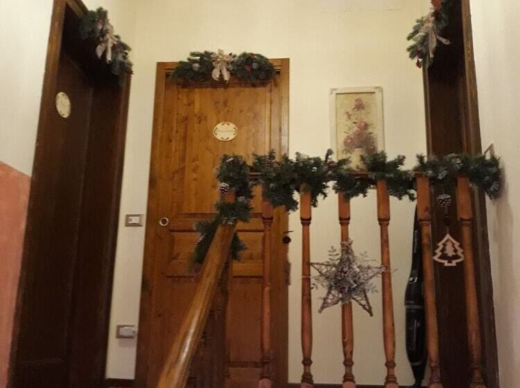 تختخواب و صبحانه Barone Rosso