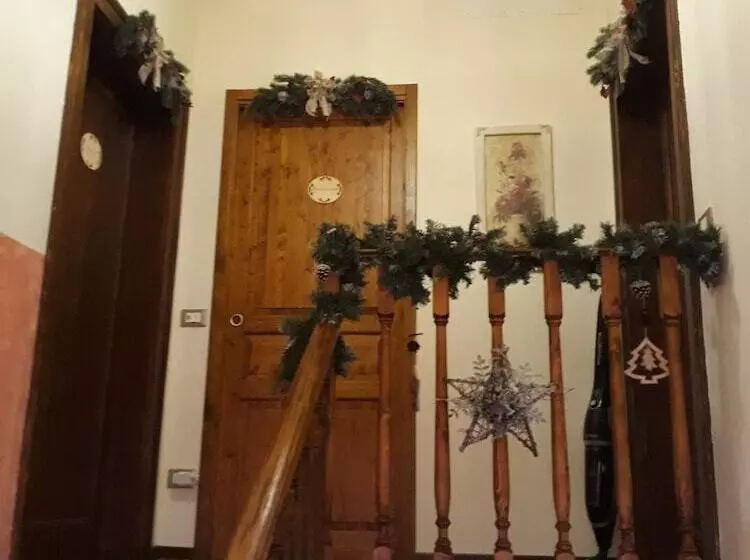 تختخواب و صبحانه Barone Rosso