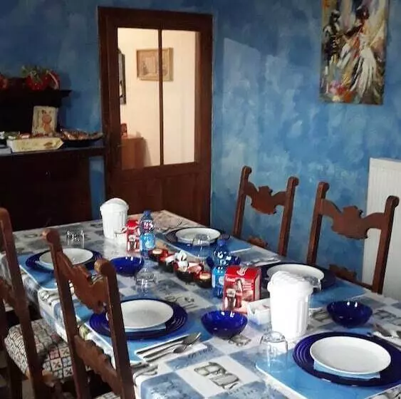 تختخواب و صبحانه Barone Rosso