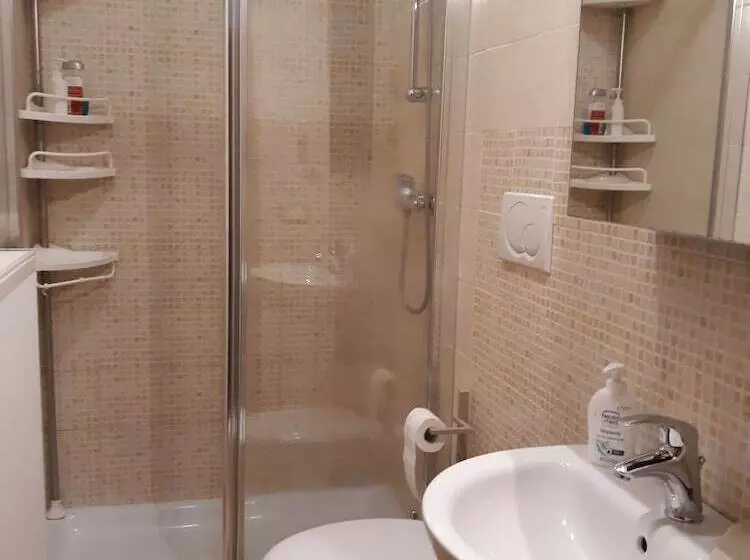 تختخواب و صبحانه Barone Rosso