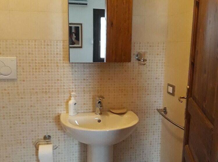 تختخواب و صبحانه Barone Rosso