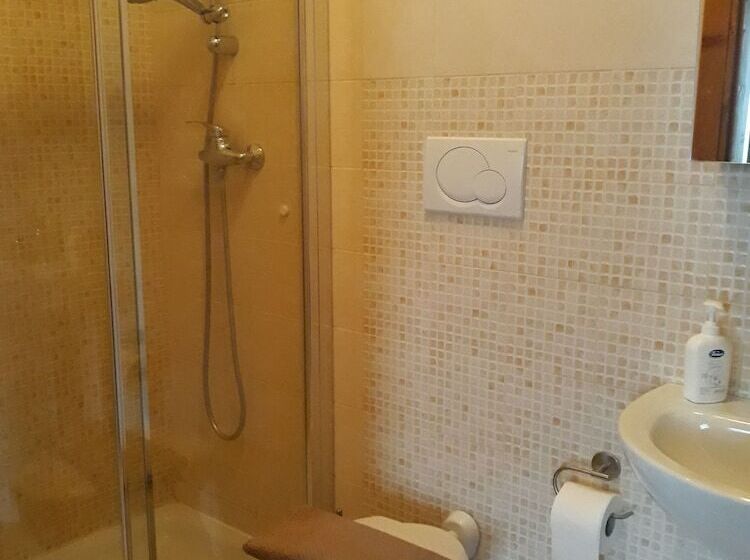 تختخواب و صبحانه Barone Rosso