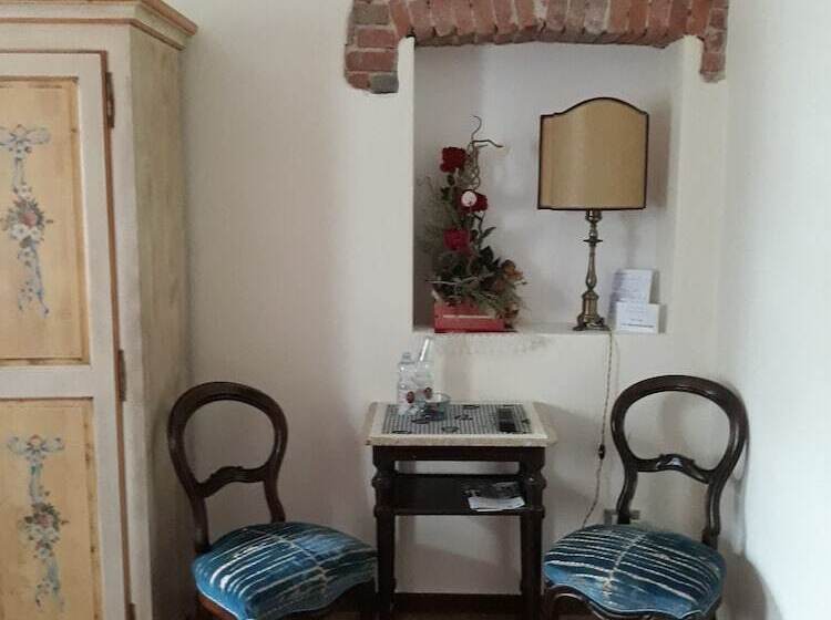 تختخواب و صبحانه Barone Rosso