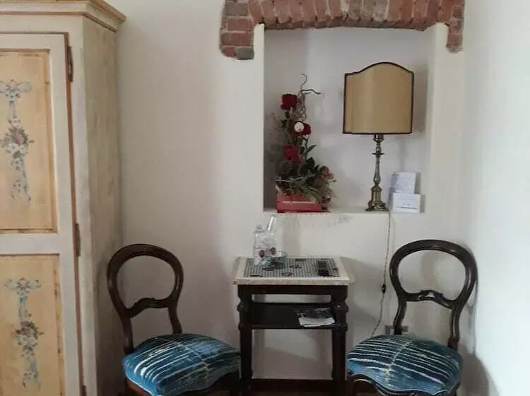 تختخواب و صبحانه Barone Rosso