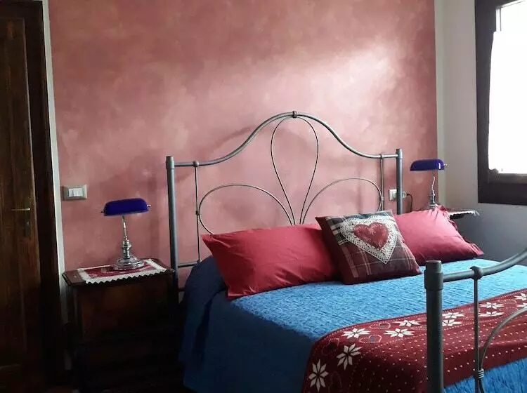 تختخواب و صبحانه Barone Rosso