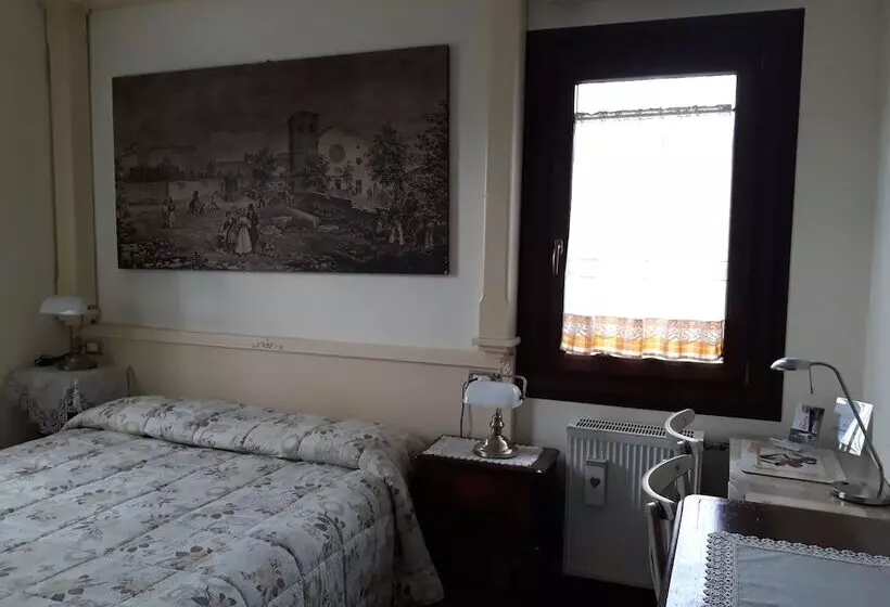 تختخواب و صبحانه Barone Rosso