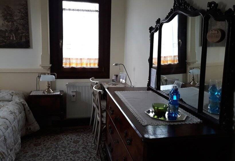 تختخواب و صبحانه Barone Rosso