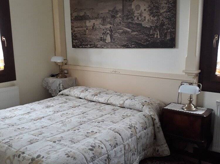 تختخواب و صبحانه Barone Rosso