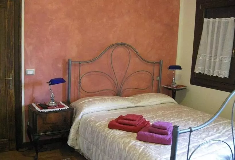 تختخواب و صبحانه Barone Rosso