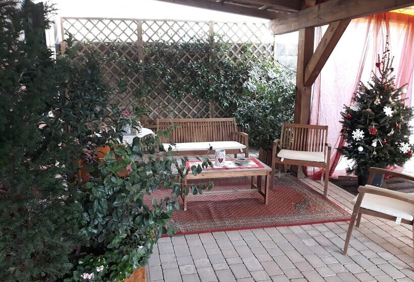 تختخواب و صبحانه Barone Rosso