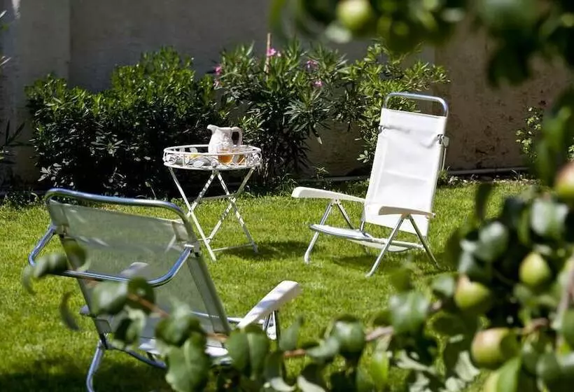 تختخواب و صبحانه La Villa Della Meda