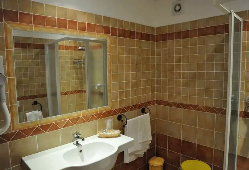 هتل Trattoria Mingaren Albergo