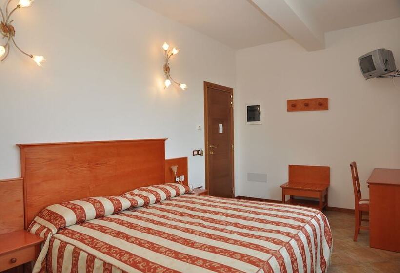 בית מלון כפרי Trattoria Mingaren Albergo