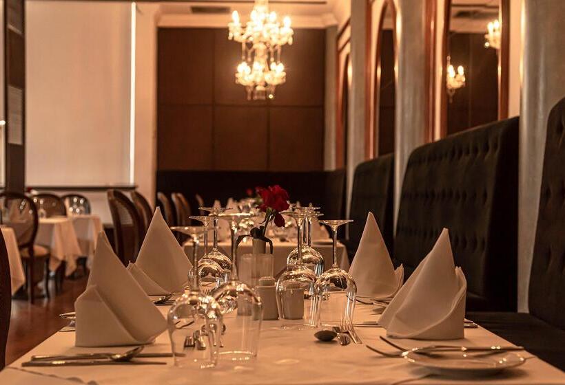 בית מלון כפרי Grecian Park