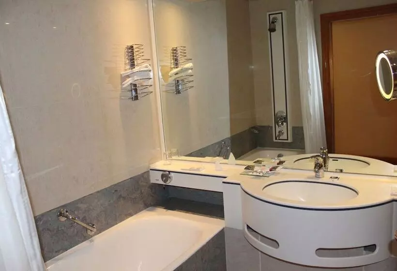 هتل Mercure Grand Jebel Hafeet