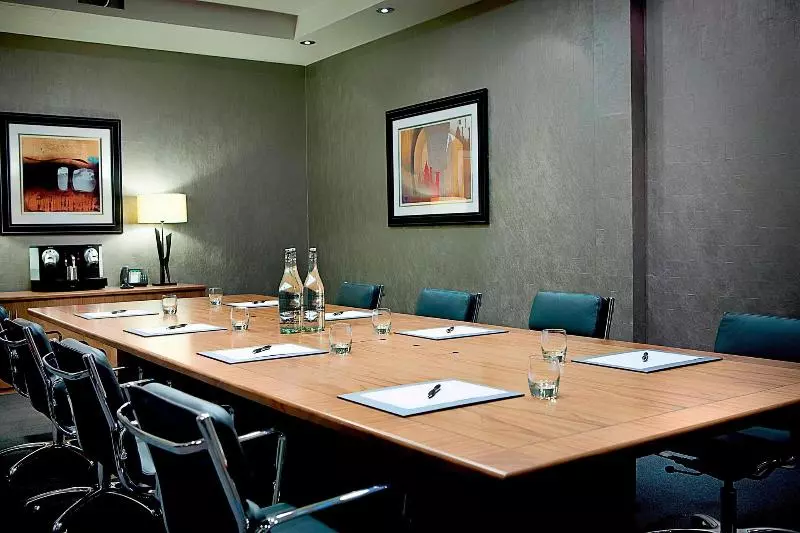 هتل The Glasshouse, Autograph Collection