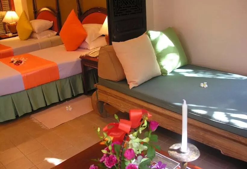 Hotel White House Beach Resort