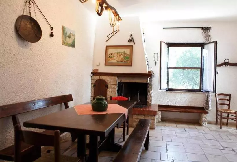 هتل روستایی Poggio Baroni Agriturismo