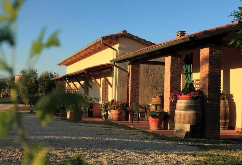 هتل روستایی Poggio Baroni Agriturismo