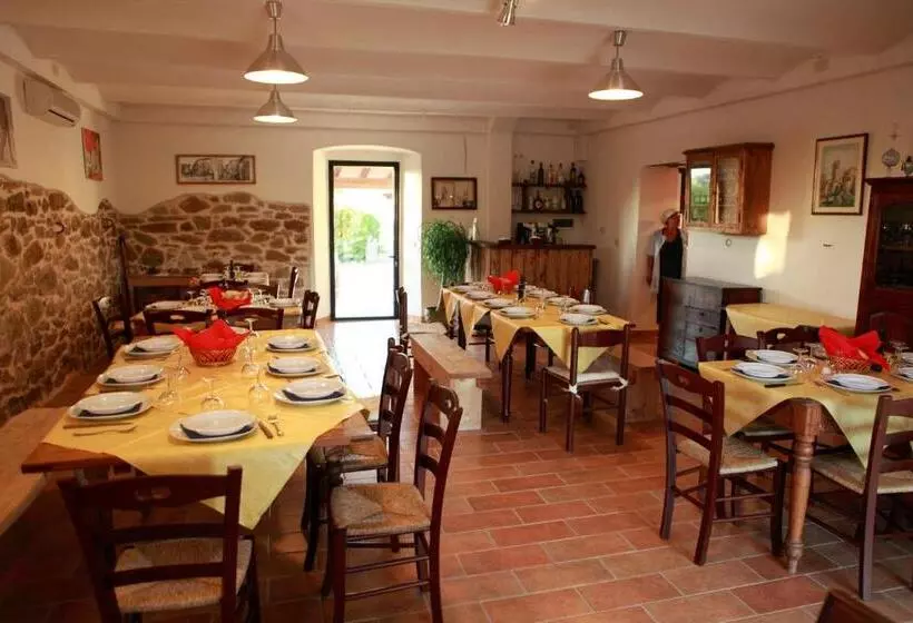 هتل روستایی Poggio Baroni Agriturismo