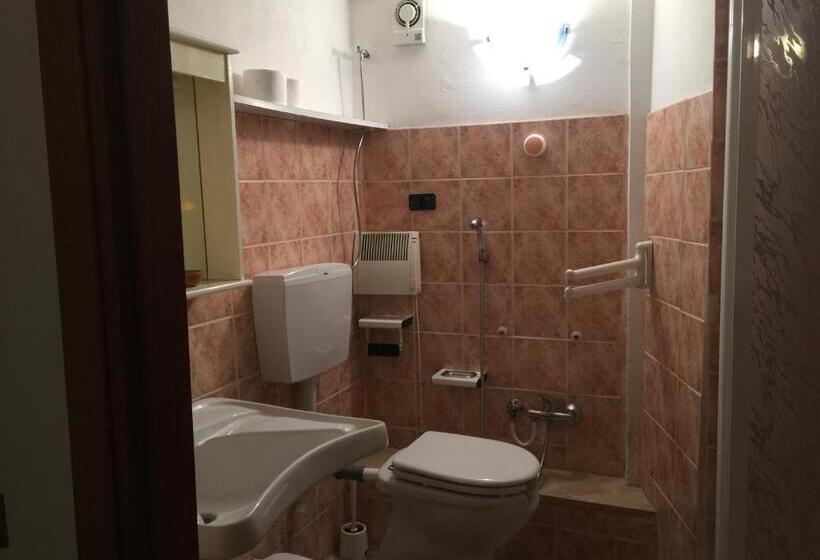 فندق ريفى Poggio Baroni Agriturismo