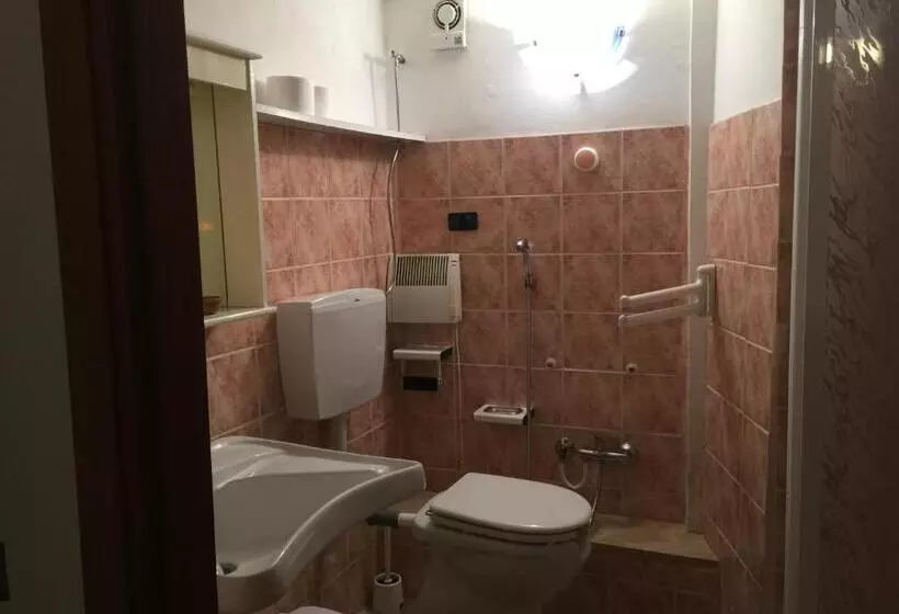 هتل روستایی Poggio Baroni Agriturismo