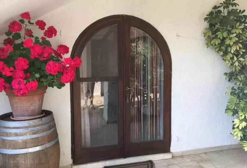 هتل روستایی Poggio Baroni Agriturismo