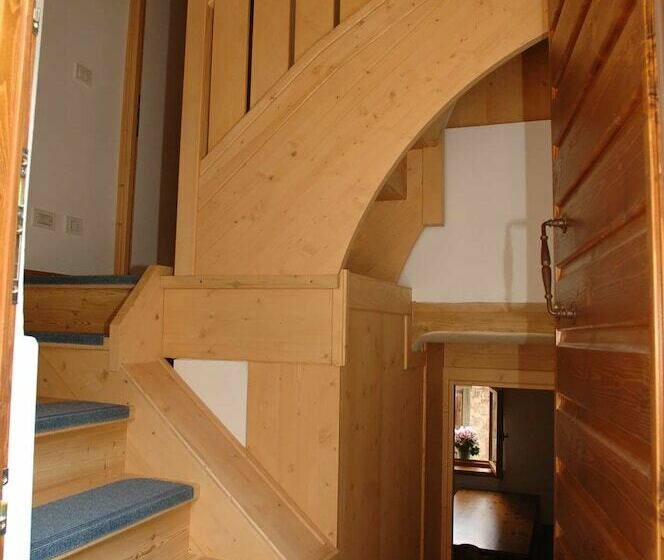 簡易ホテル Albergo Diffuso Valcellina E Val Vajont In Erto