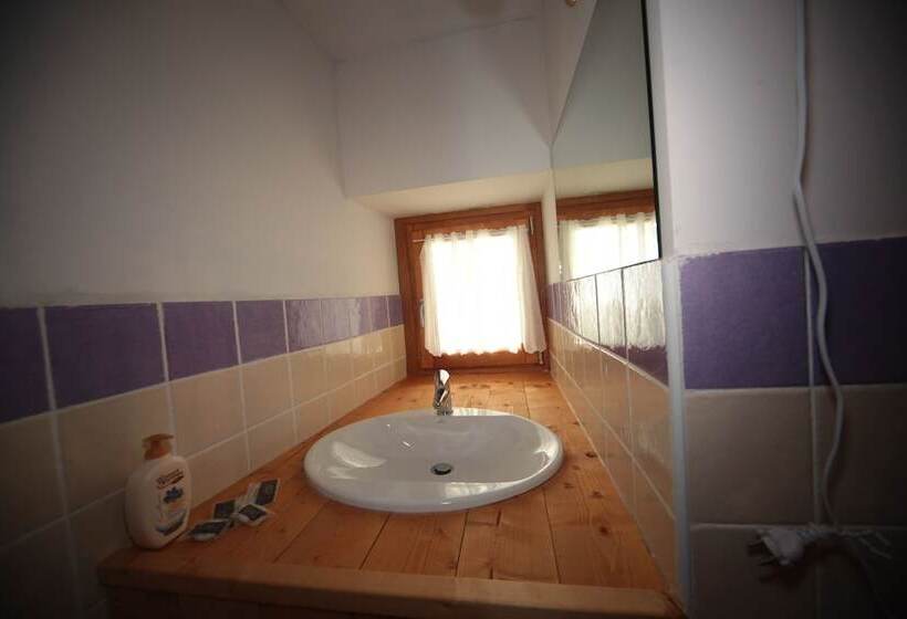 簡易ホテル Albergo Diffuso Valcellina E Val Vajont In Erto