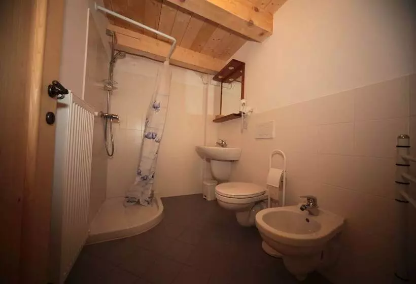 簡易ホテル Albergo Diffuso Valcellina E Val Vajont In Erto