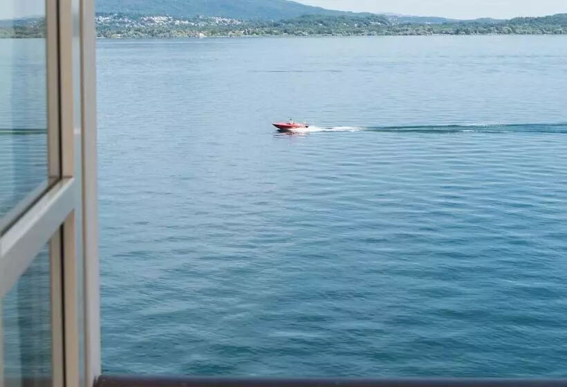 تختخواب و صبحانه Lake Maggiore Dependance