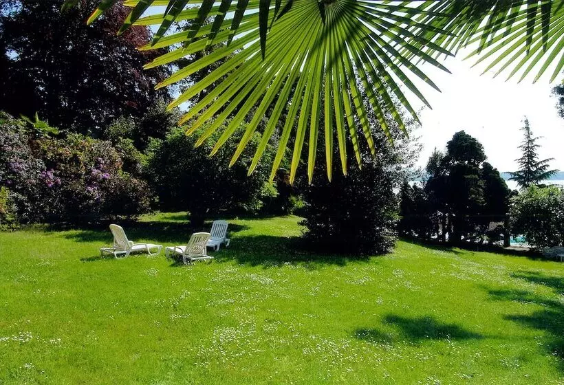 تختخواب و صبحانه Lake Maggiore Dependance