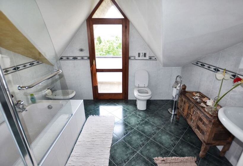 Waobab   We Are One B&b