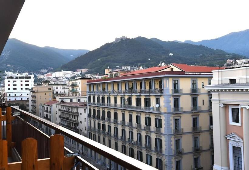 تختخواب و صبحانه Attico 195